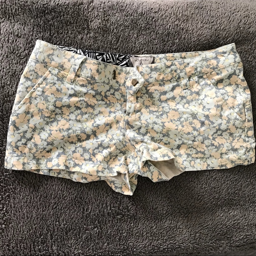 Volcom Floral shorts